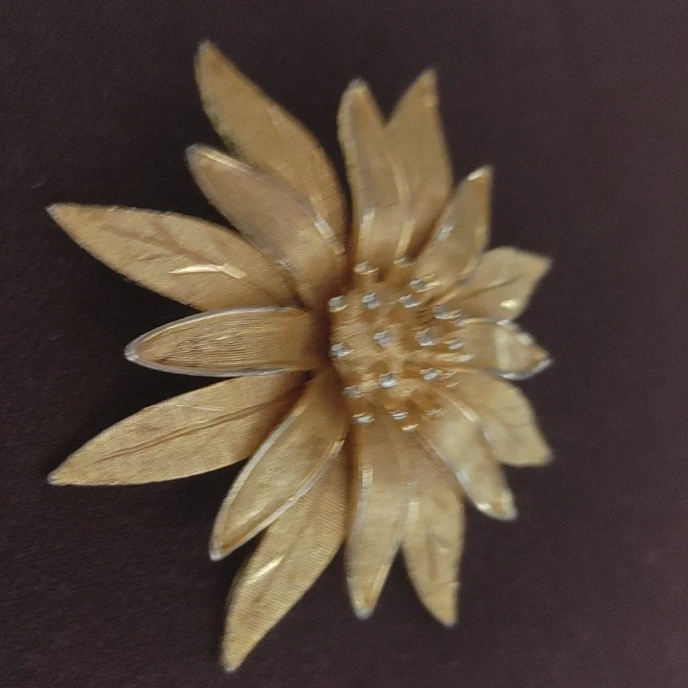 Kramer VTG Elegant Gold Flower Brooch